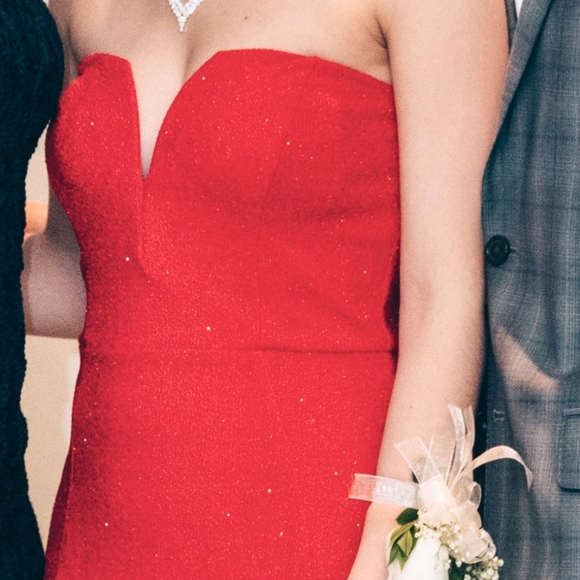 Dress - Picture 2 of 3